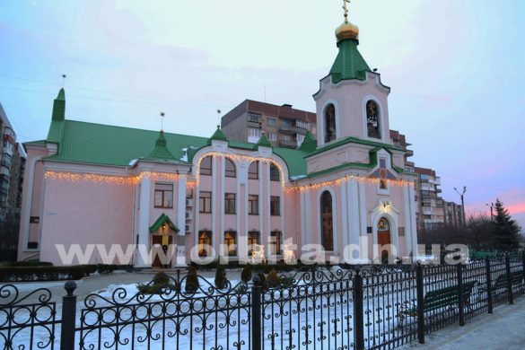 hram_lazurniy_zima