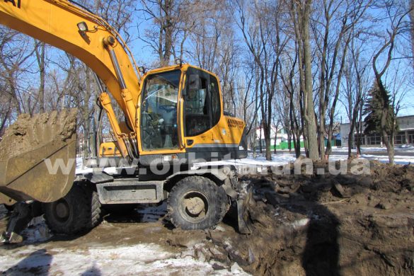 Покровский водоканал ликвидировал «ледовое озеро» в сквере Соборном