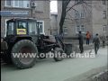 В Родинском работники теплосети взялись за уборку улиц