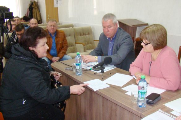 Коммунальные проблемы горожан выслушала гостья из области