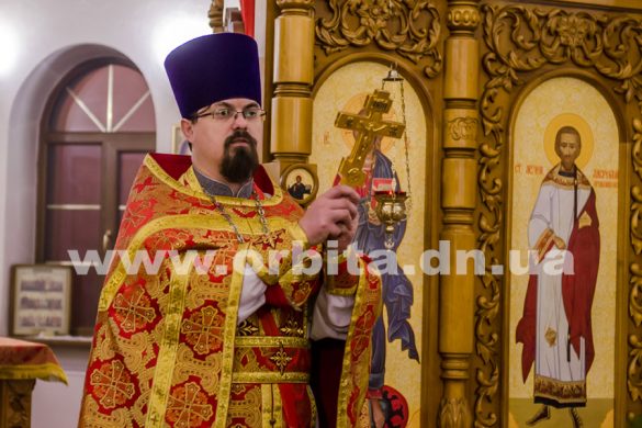 Пасхальные богослужения в Покровске. Храм святых Константина и Елены