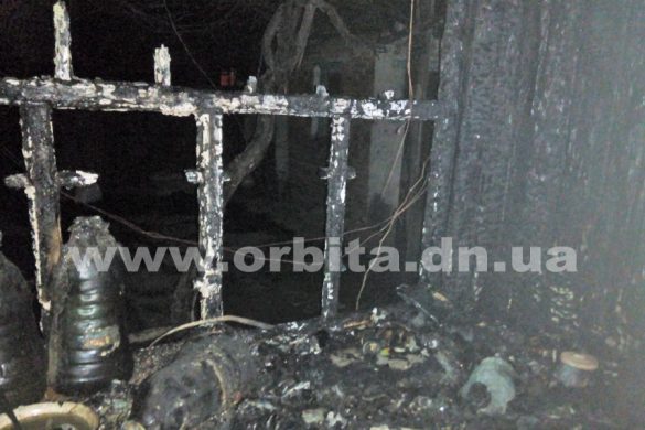 В Покровске при пожаре погиб мужчина. Второго, находясь в отпуске, спас пожарный из Мирнограда