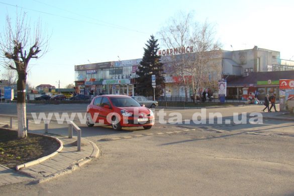 rinok_perekrestok_svetofor