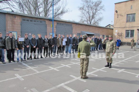 В Покровске прошла первая весенняя отправка призывников