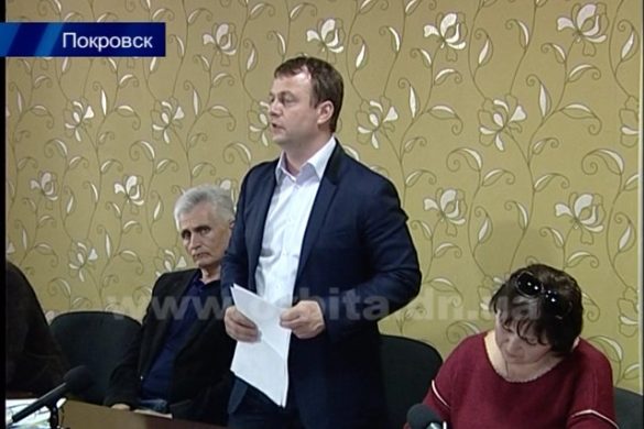 На встречу с людьми – навстречу людям. Мэр Покровска общался с жителями микрорайонов
