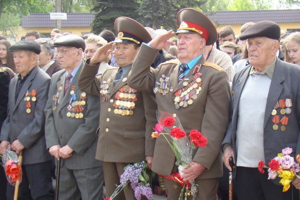 Покровск почтил память павших воинов и поздравил ветеранов Второй мировой