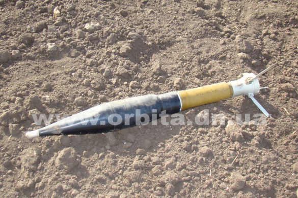 На поле в Покровском районе обнаружены боеприпасы