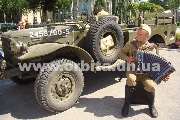 В Покровске побывал автопробег военной техники времен Второй мировой