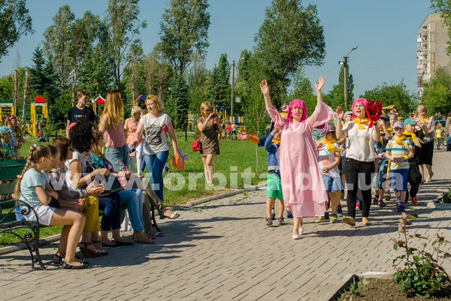 den_detey_lazurniy_16