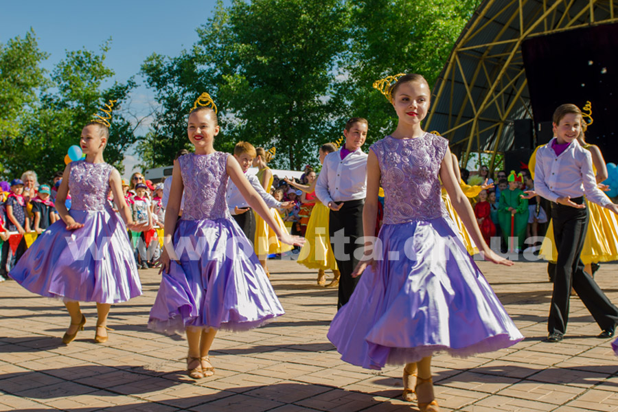 den_detey_lazurniy_30