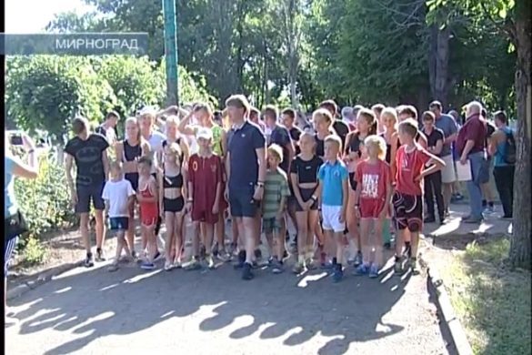 Праздничным забегом и концертом в Мирнограде отметили День Конституции