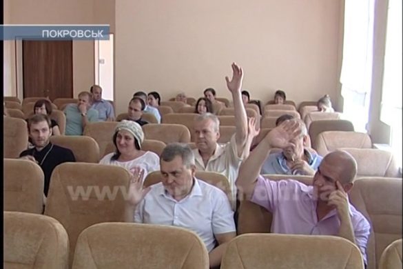 Сессия Покровского горсовета: бурные обсуждения нового герба города