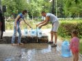 Безводье: жители Покровска снова взялись за баклажки