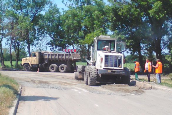 В поселке Шевченко начался ремонт дорог