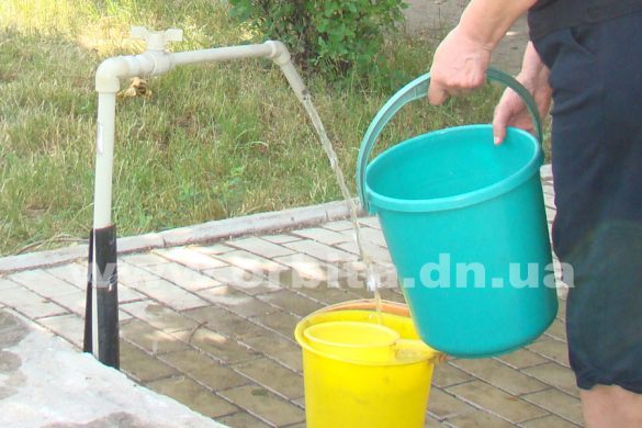 skvajina_voda_kran_vedro