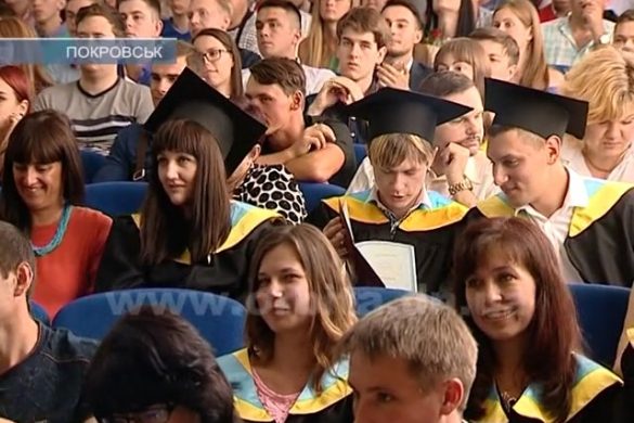 Выпускникам ДонНТУ торжественно вручили дипломы