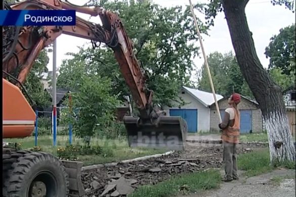 Силами Покровского горсовета в Родинском активно ведутся работы по благоустройству