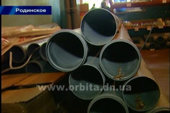 Власти Родинского продолжают готовить жилой фонд города к зиме