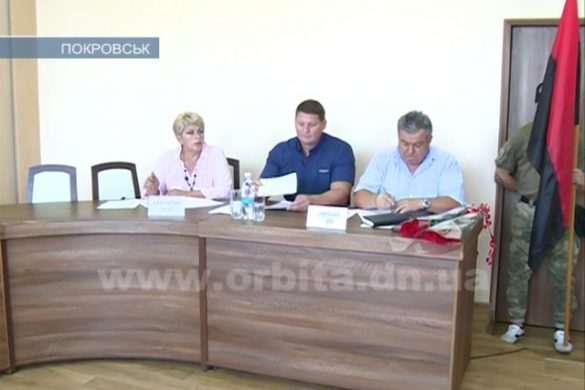 Сессия Покровского горсовета: полтора часа на опоздание, два - на работу