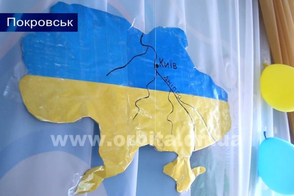 У дитсадку «Колокольчик» День прапора відзначили разом з «Крилами Донеччини» та міською владою