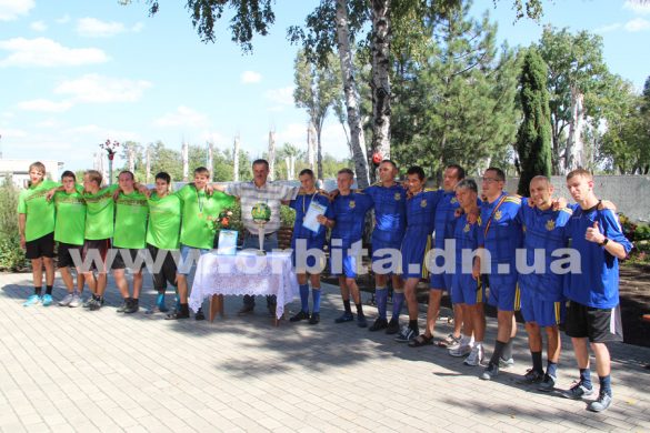 Команды психоневрологических интернатов Покровска и Бахмута сыграли в футбол