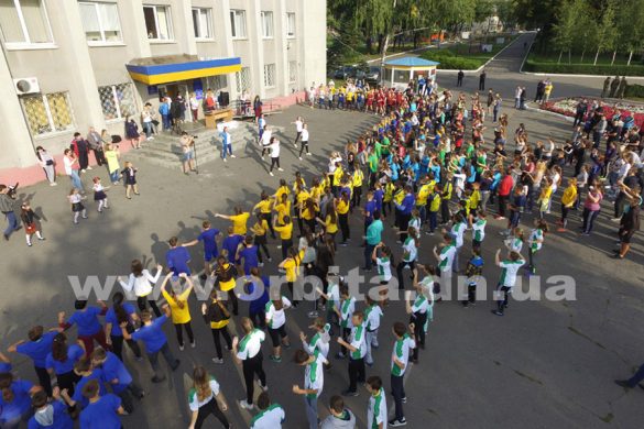 Общегородская зарядка в Покровске превратилась в праздник спорта