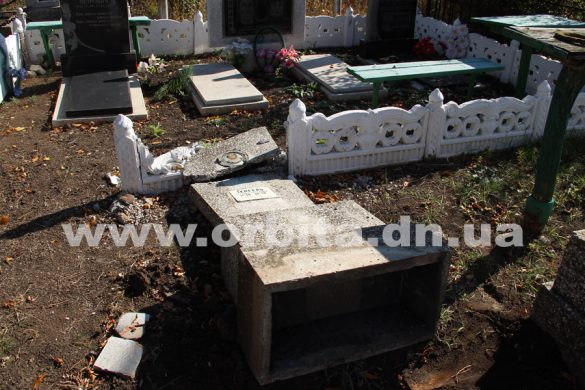 На кладбище Покровска – очередной случай вандализма