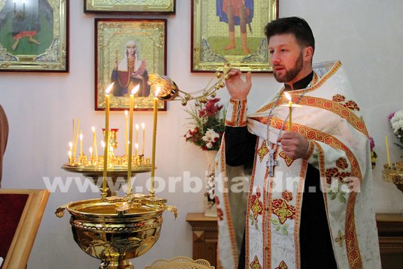 В Свято-Михайловском храме Покровска прошло богослужение в честь престольного праздника