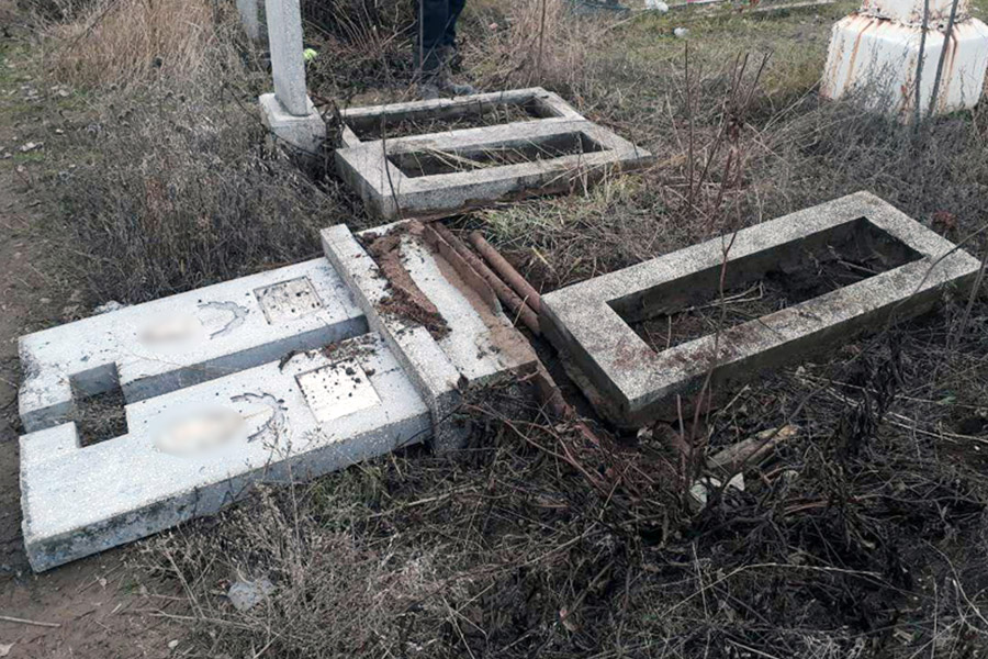 selidovo_vandal_kladbishe_2