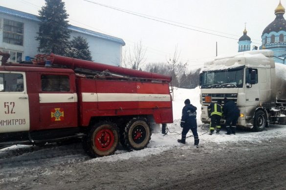 Рятувальники ДПРЗ-9 надали допомогу водію, який потрапив у снігову пастку
