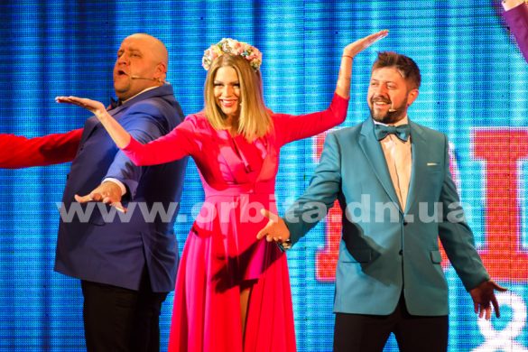 Искрометный юмор, живой звук и полный аншлаг: юмористы «Дизель Шоу» представили в Покровске новую программу