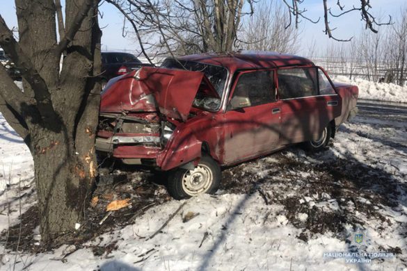 За минулу добу на дорогах Покровської оперзони сталося дві ДТП, у яких постраждало троє громадян