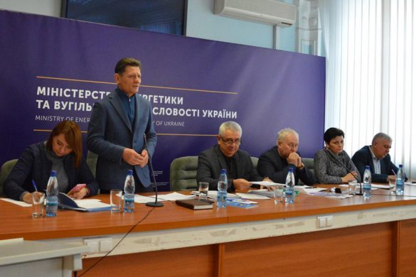 У залі, де більше тижня голодують делегати з Селидового, проведено засідання Ради голів НПГУ