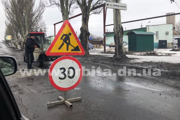 Очистка от посыпки и первый ямочный ремонт, или Как в Покровске решаются «дорожные» вопросы