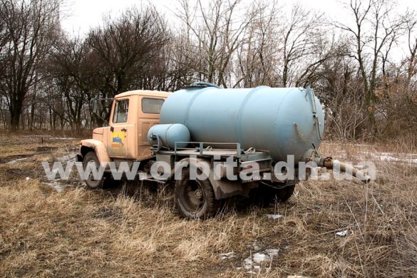 Не довез… Водитель «Покровскводоканала» слил нечистоты в родинском парке