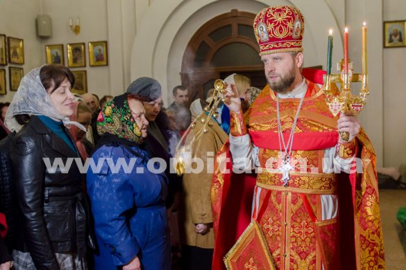 Пасхальные богослужения в храмах Покровска