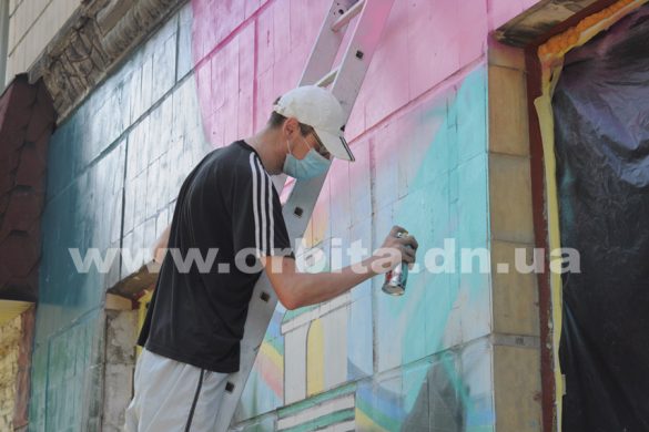 Что будет изображено на стене изостудии в Покровске?