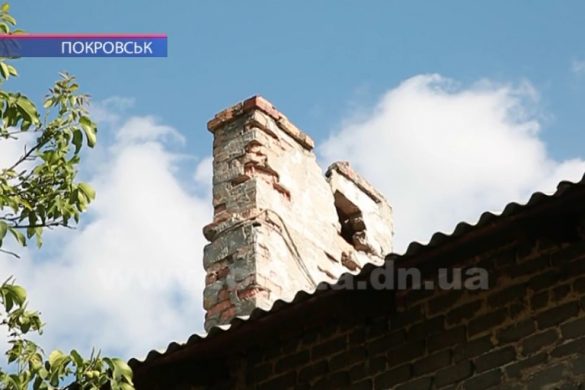 В старих будинках Покровська димоходи «погрожують» впасти на голову