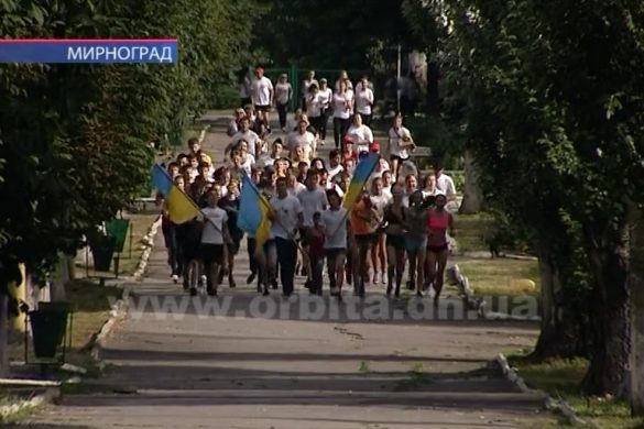 mpv-shot0011Напередодні Дня Конституції мирноградці вийшли на традиційний забіг
