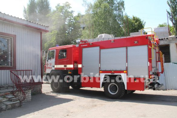 В Покровске на частной территории горела макулатура