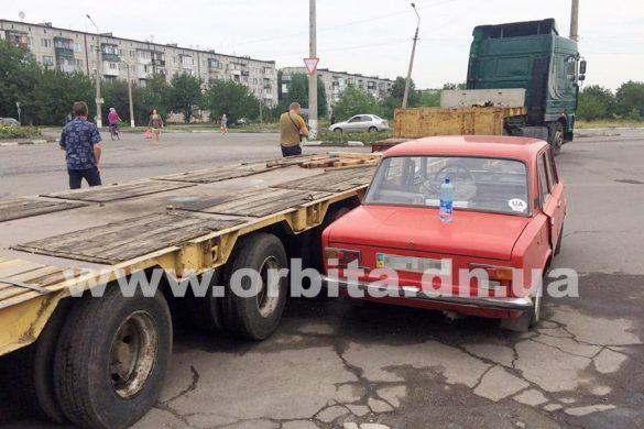 ДТП в Покровске: фура не уступила дорогу легковушке