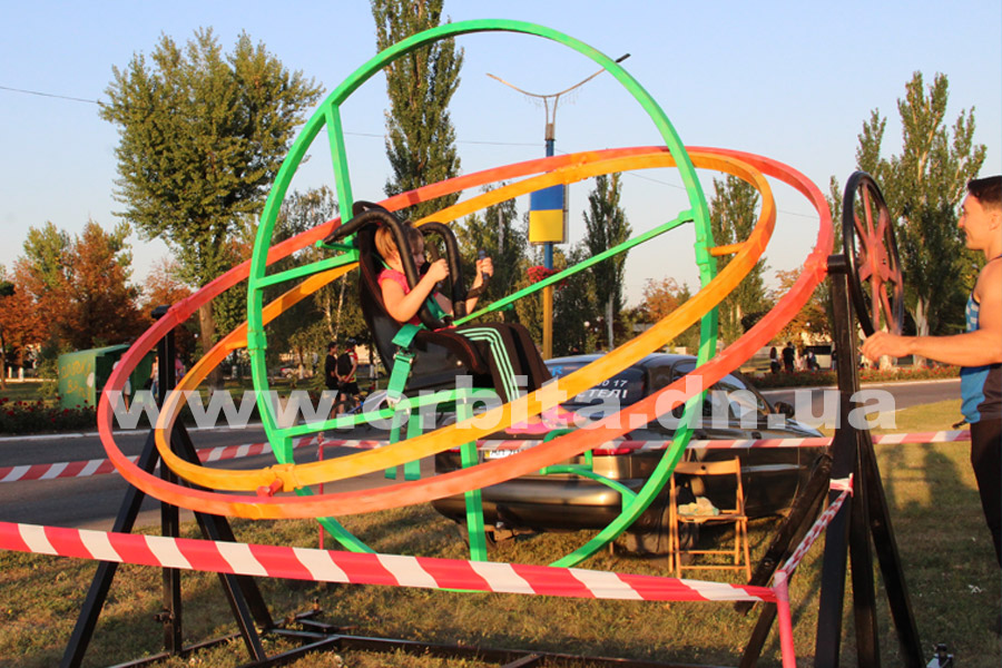 den_nezav18_karuseli01