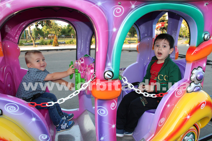 den_nezav18_karuseli02