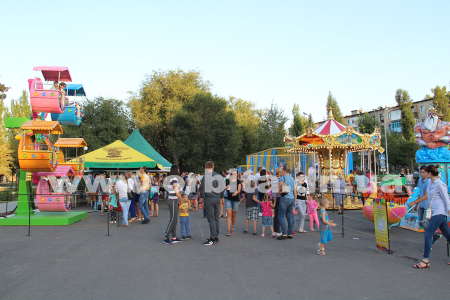 den_nezav18_karuseli03