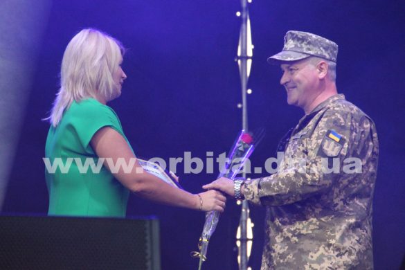 На главной сцене Покровска прошло торжественное мероприятие ко Дню независимости Украины