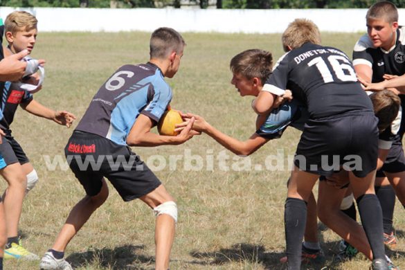 Мячи не целы – спортсмены сыты. В Покровске прошел областной чемпионат по регби и флешмоб «Дыню пинай!»