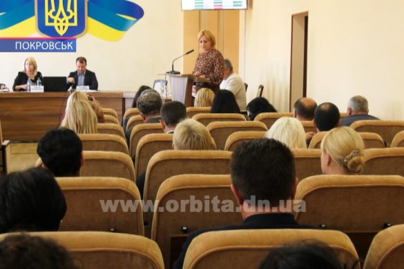 Новий заступник, стипендії старожилам і земельні питання : у Покровську відбулась сесія міськради