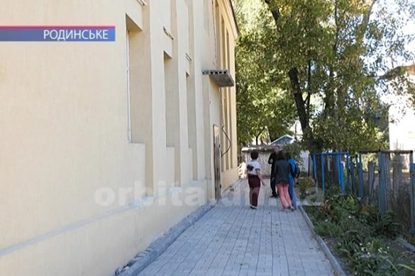 У місті Родинському ремонтують музичну школу