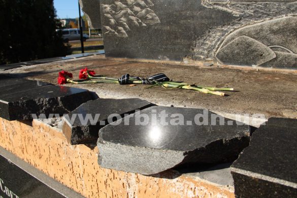 В Покровске вандалы разрушают памятник афганцам – мэр говорит о необходимости создания муниципальной полиции