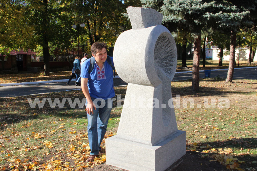 den_zahisnika_skulptor04